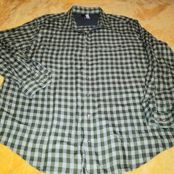 Van Huesen - Picture 1 of 4